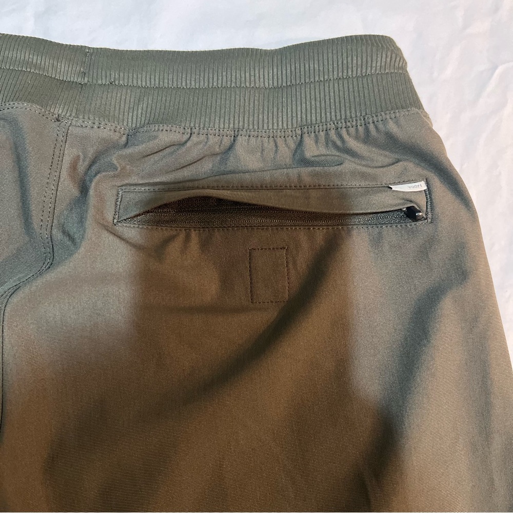 Vuori Meta Green Jogger Performance Comfort Size L - Picture 11 of 16